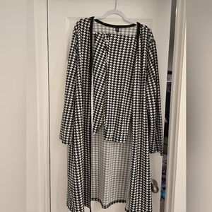 Houndstooth Black and White Women's Robe